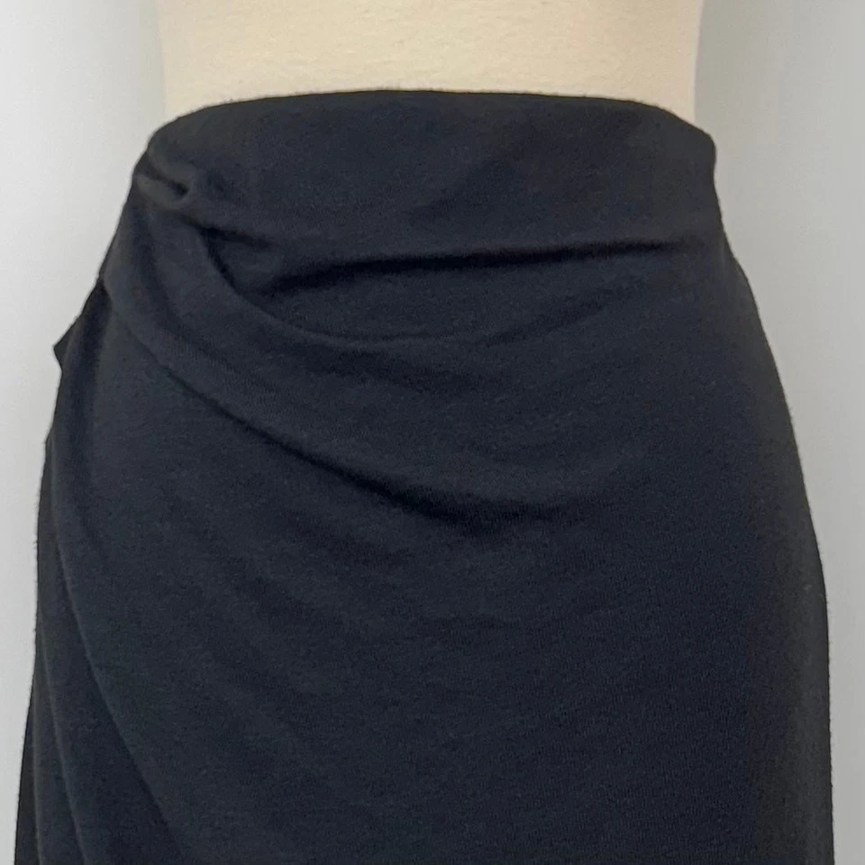 Falda midi de punto con drapeado lateral Vince en negro L nueva con etiquetas Foto 2 de 4