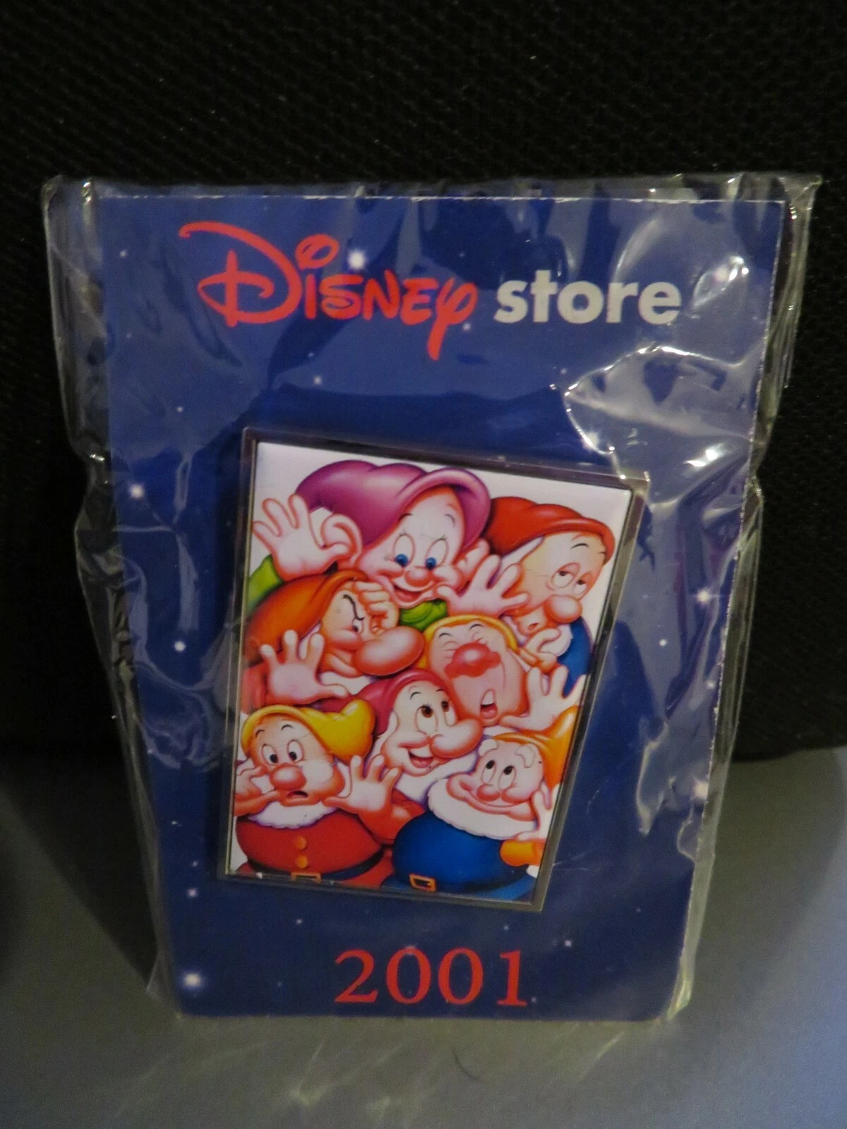 Disney Store Snow White & the Seven Dwarfs 2001 Exclusive Commemorative Pin NEW