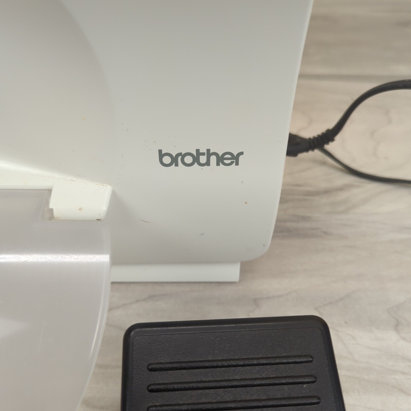 Brother HE120 Sewing &Embroidery Machine With Case Seamstress Crafting
