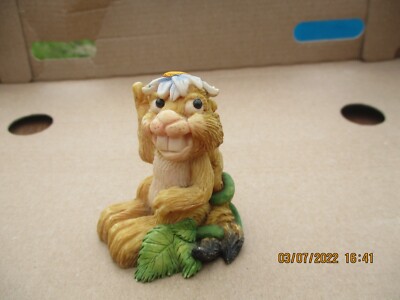 HASENPFLEGE RESIN FIGUR GEFLOCHTENER HASE ohne Verpackung