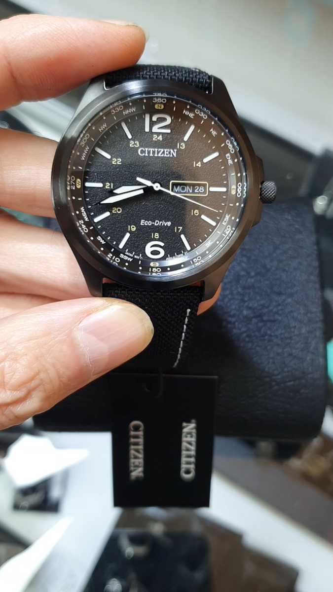 CITIZEN Eco-Drive ブラック時計 Brand New Citizen Classic Eco-Drive Black Dial Men's Watch AW0115