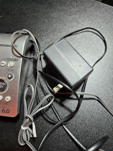 Panasonic KX TG1034S podstawa, słuchawka, adapter klimatyzacji i przewód do telefonu czysty - Zdjęcie 3 z 5