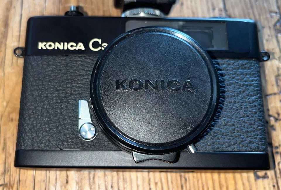 Cámara telémetro Konica C35 35 mm lente 38 mm F2,8 con flash Honeywell necesita bate. Foto 2 de 4