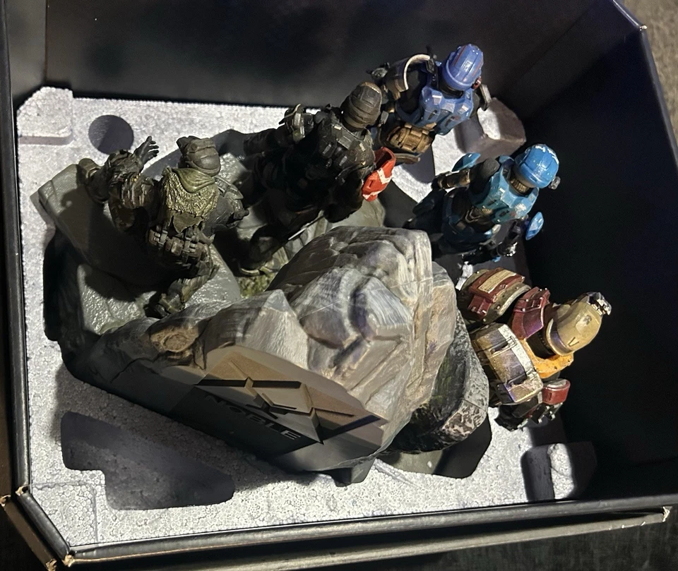Estatua del Equipo Halo: Reach Noble NUEVA EN CAJA Completa Sellada Diario Halsey Ver Detalles Foto 4 de 4