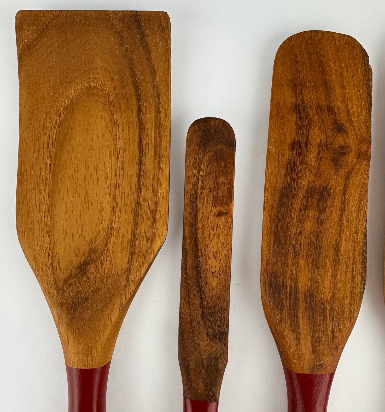 Mad Hungry Original 4-Piece Acacia Spurtle Set Natural wood Red