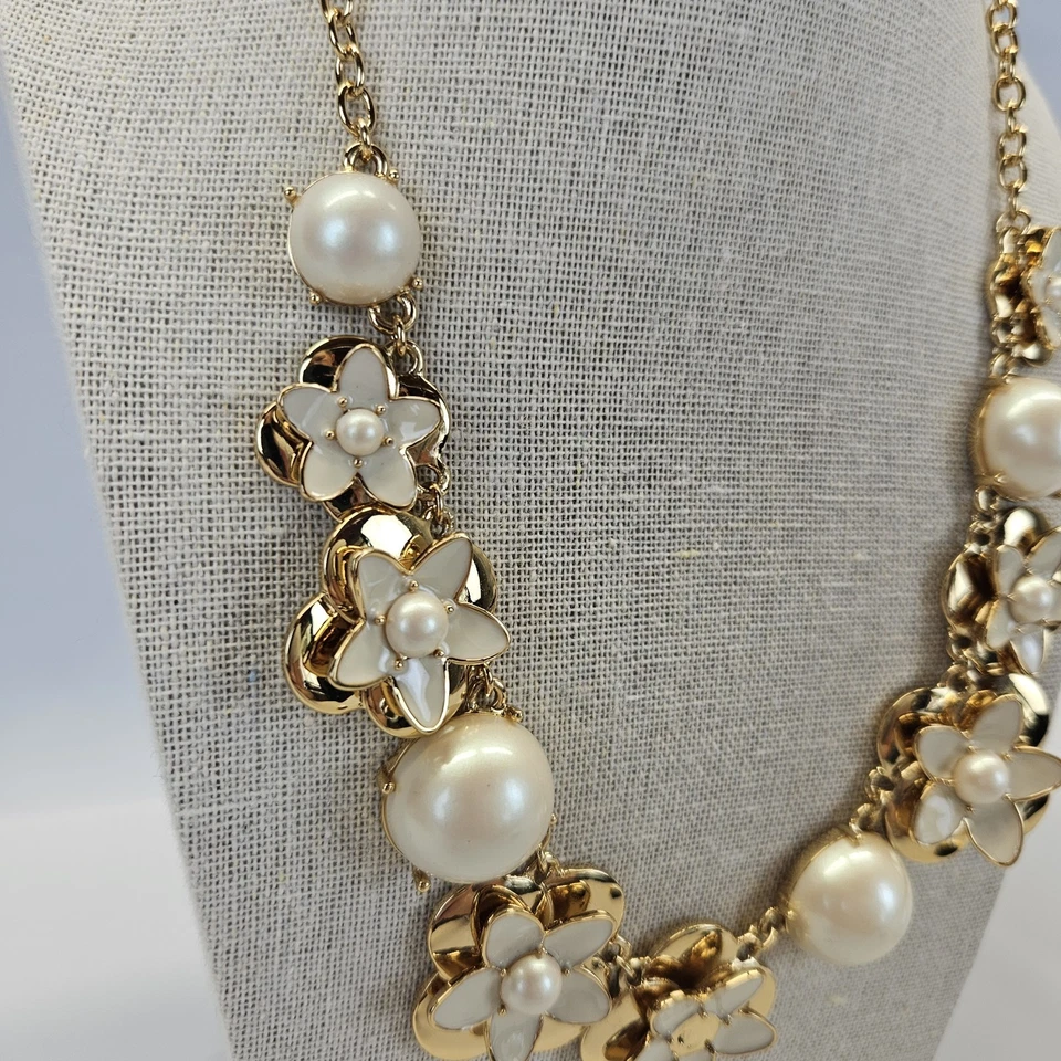 Kate Spade Window Seat Bouquet Floral Collar Necklace Cream and Gold Plate  - Image 2 of 4