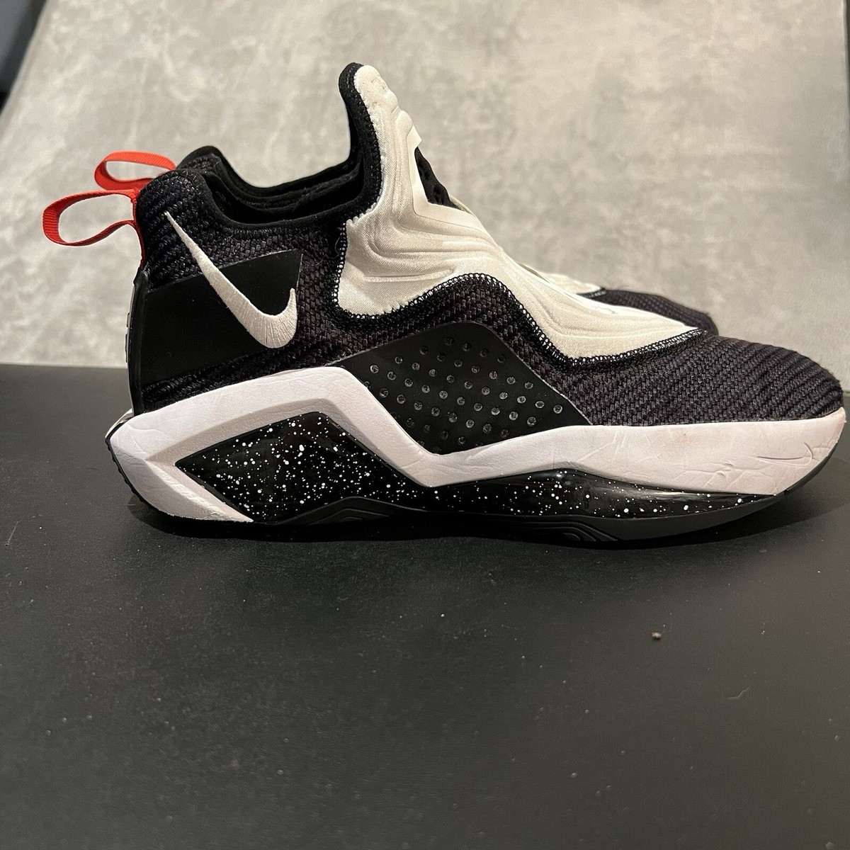 lebron soldier 14 black and white
