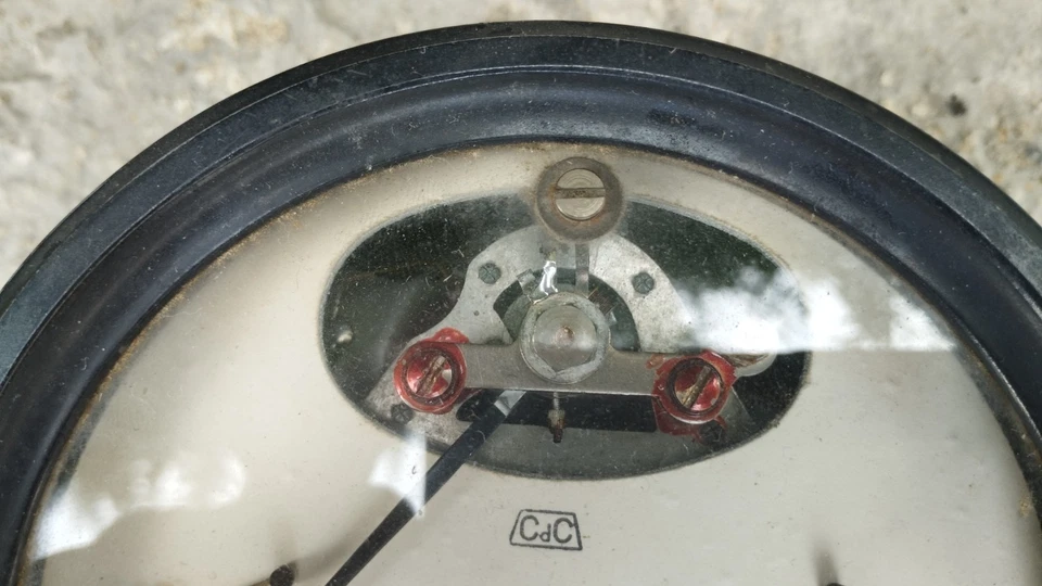 Ancien voltmètre 13,5 cm - Photo 2/3