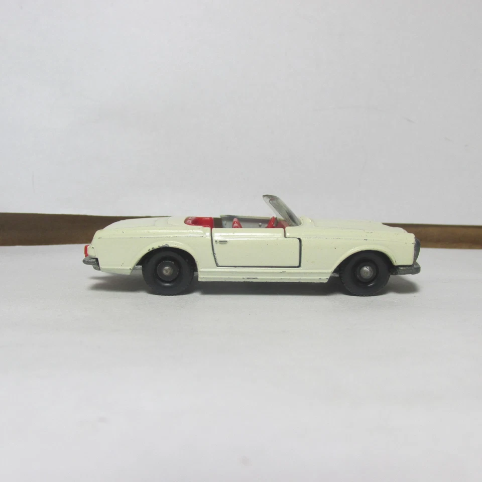 OLD DIECAST LESNEY MATCHBOX NO. 27 MERCEDES 230 SL 1966 MADE IN ENGLAND - image 2 of 4