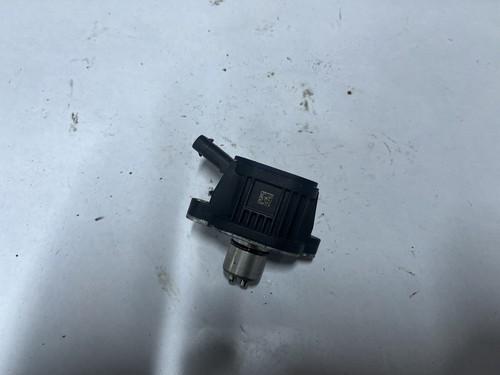 AUDI A3 Limousine 8VS, 8VM 2017 Elektromagnetisches Ventil 04E906048A