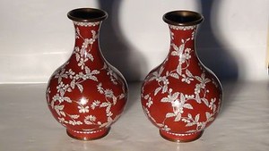 PAIR ANTIQUE 19c CHINESE CLOISONNE PEAR SHAPE WHITE BLOSSOMING FLOWERS VASES