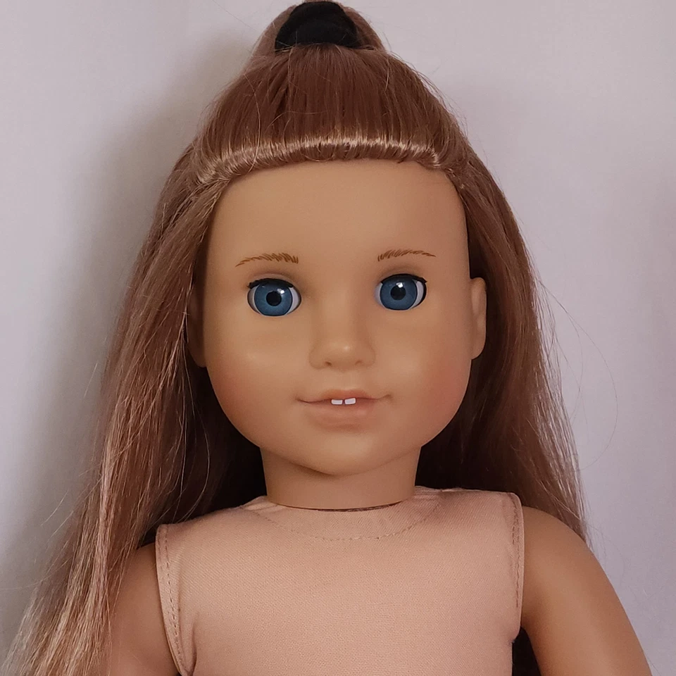 18" American Girl Doll 2012 GOTY McKenna Brooks: Caramel Brown Hair, Blue Eyes - Image 4 of 4