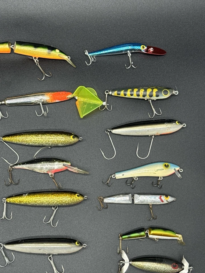 Lote de 40+ señuelos de pesca vintage Crankbaits Jerkbaits Rapala Rebel Storm Mystic Foto 2 de 4