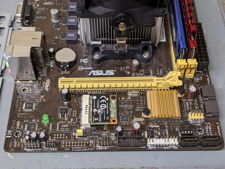 Asus A55BM-A/M32BF/DP MATX FM2+ Motherboard AMD A10-7800 8GB RAM w/ IO Shield - Image 3 of 4