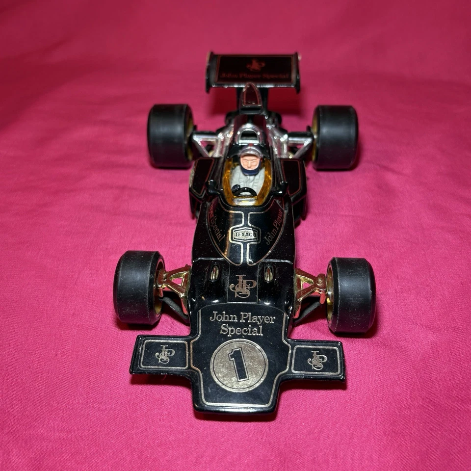18:1 Corgi Toys 190 Lotus Formula 1 JPS John Player Special Car with Box - Image 3 of 4