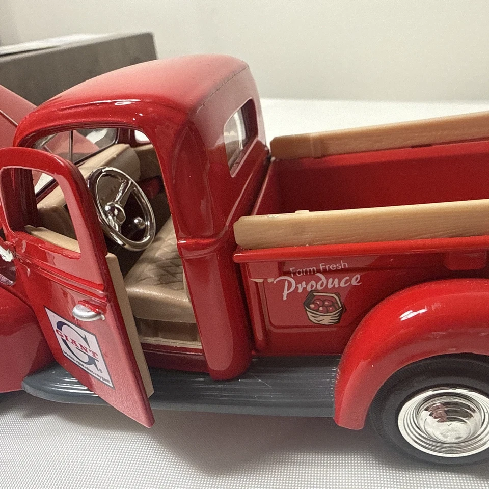 1940 Ford пикап - красный масштаб 1:24 литая модель грузовика - Motormax - Изображение 3 из 4