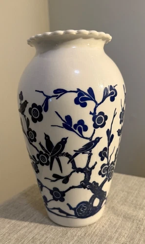 🕊️ Vintage Anchor Hocking Blue Birds Vitrock Milk Glass Vase | 9” Tall | Floral