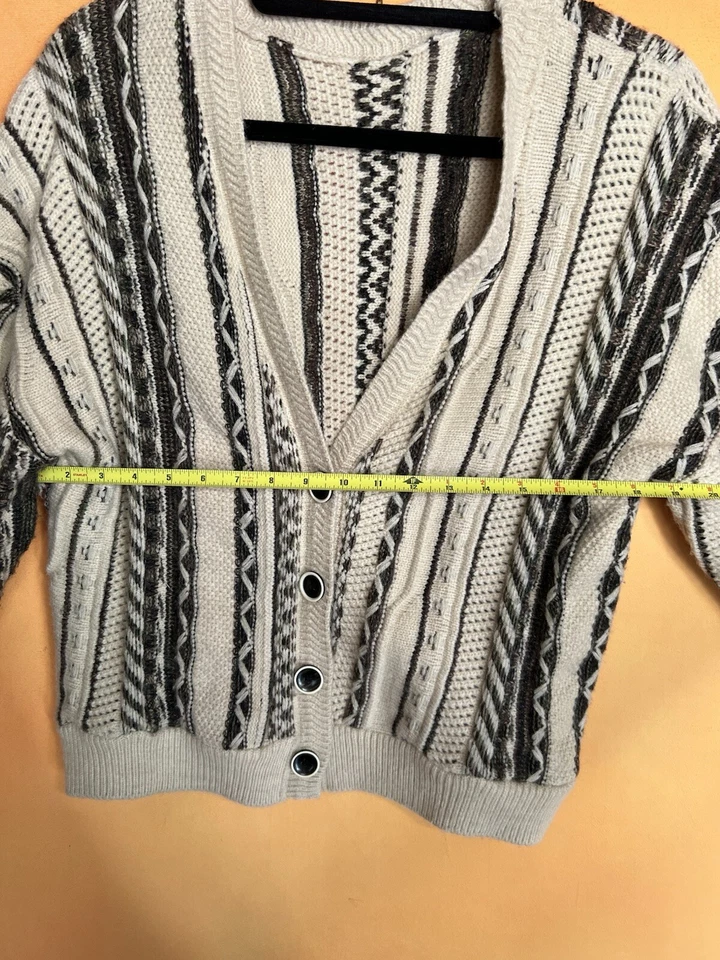 Cárdigan grande blanco negro mezcla de lana botón grueso tejido con cable Foto 4 de 4