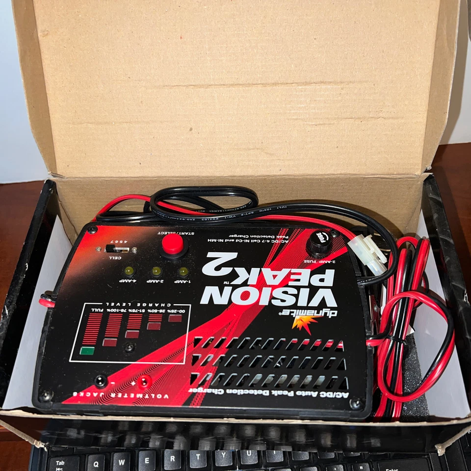 Vision Peak 2 DYNAMITE DYN4044, AC/DC Auto Peak Detection Charger  4-7 Cell - Image 3 of 4
