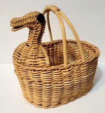 Vtg Natural Woven Small Duck Basket Tan Chicken Bird Country Farmhouse W/ Handle