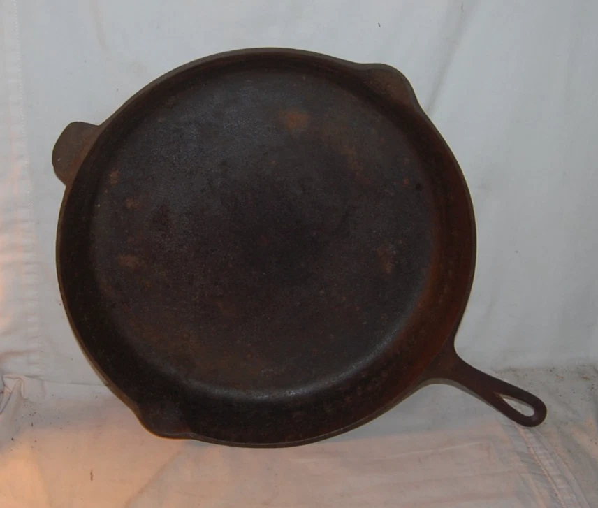 HUGE Vintage Lodge No 14 Cast Iron Skillet 3 Notch Heat Ring US