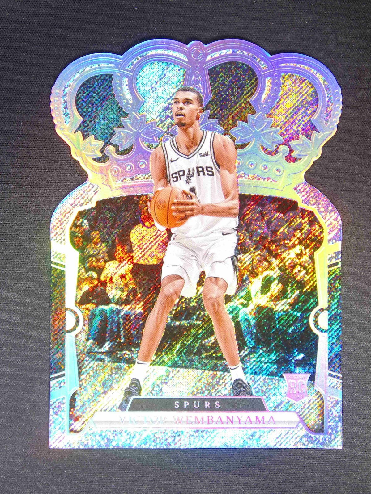 2023-24 Panini Crown Royale Victor Wembanyama #48 RC Rookie Royalty Shimmer SSP