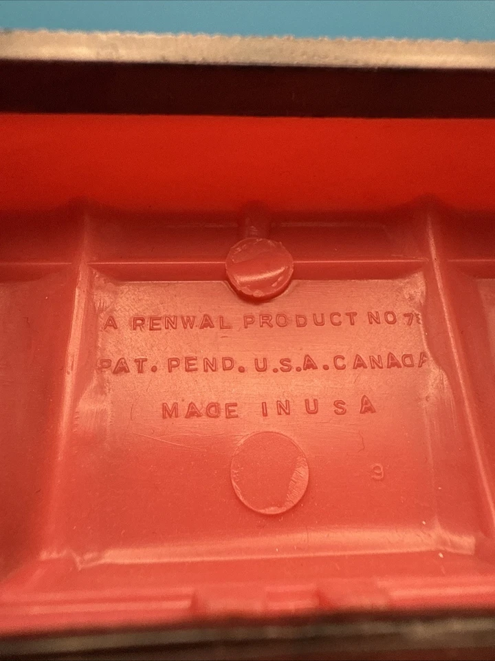 Sofá de juguete victoriano de renovación vintage para casa de muñecas con pintura de Cenicienta que falta la pierna Foto 3 de 4