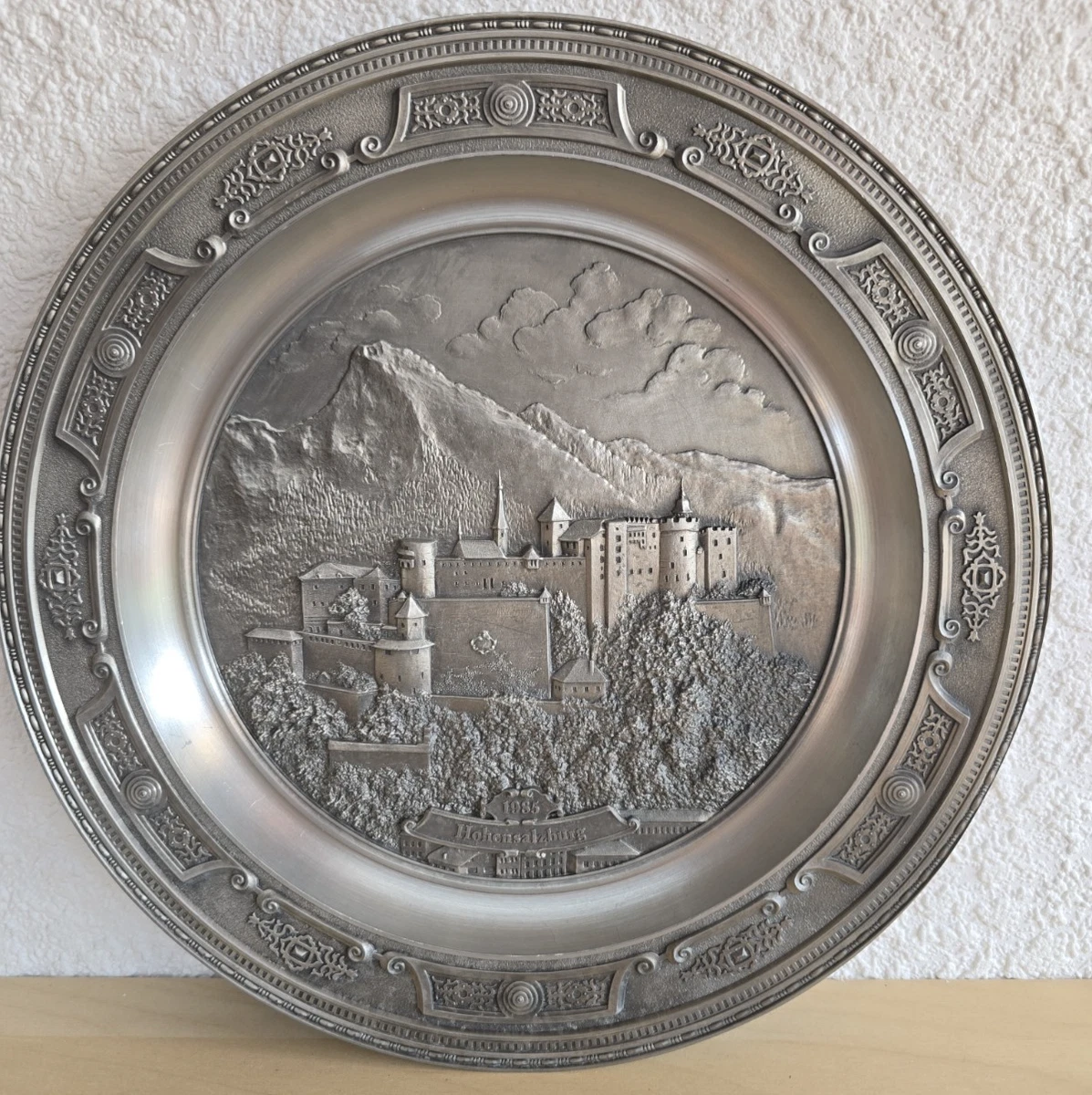 WMF Zinnteller mit Reliefmotiv " Hohensalzburg 1985" Ø  23cm - "Jahresteller"