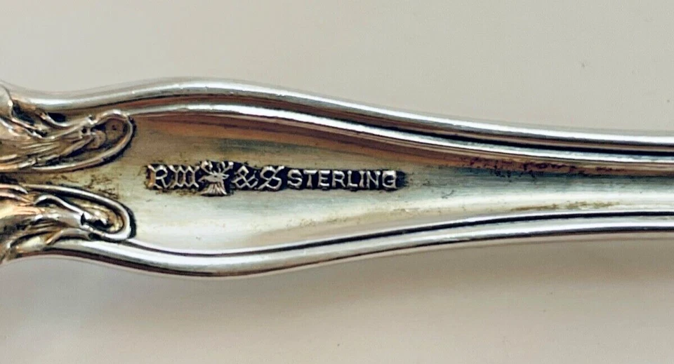 Garfo para servir carne fria prata esterlina violeta Wallace - 8 3/8" - Sem monograma - Imagem 3 de 3