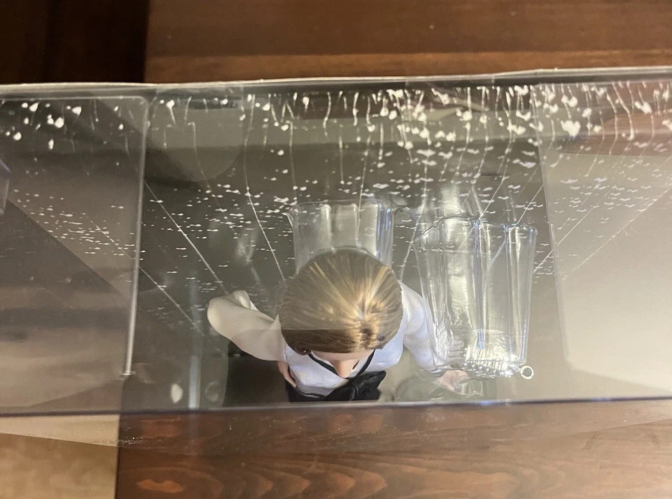 New BARBRA STREISAND BARBIE DOLL 2009 MODEL MUSE NRFB — 第 2/4 张图片