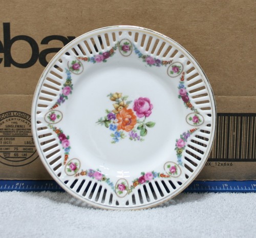ANTIQUE SHUMANN BAVARIA PLATE CUT OUT FLOWER BOUQUET STYLE GARLAND GOLD RIM