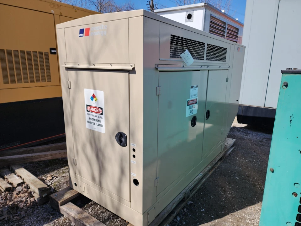 30KW MTU Enclosed Natural Gas Generator 240V  1 Phase Tested Serviced Low Hours - Image 3 of 4
