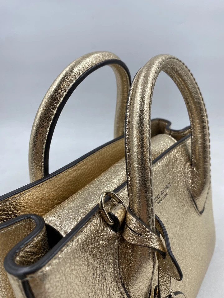 Bolso Henri Bendel de cuero dorado con asa superior Foto 4 de 4