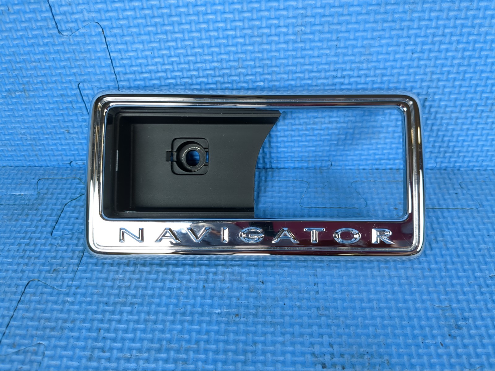 2007-2014 Lincoln Navigator Front Right RH Interior Door Handle Trim OEM