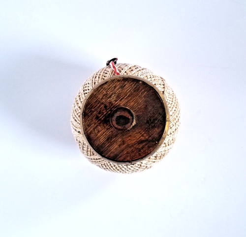 Wooden Spool of Yarn Beige Metallic Gold 275 Yards Cotton India Fine Ball Craft - Picture 6 of 9