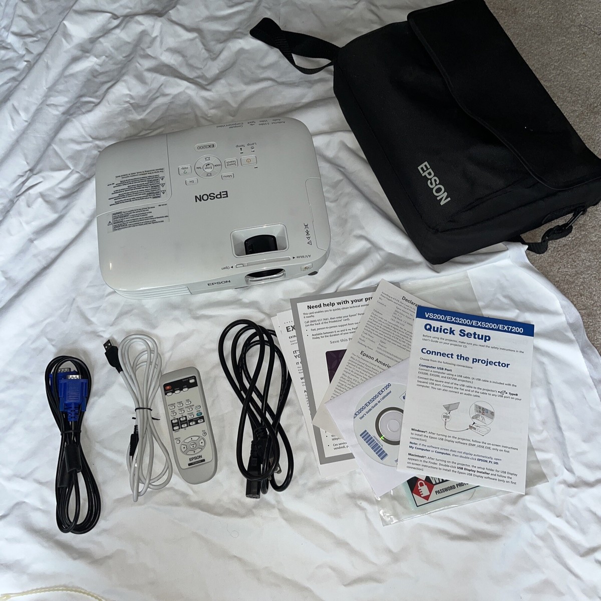 Epson EX3200 Model H369A LCD Projector w/PWR & USB Cord tested