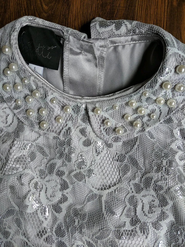 Vestido Tutú de Encaje Biscotti Gris Plateado Cuello Perlas Talla 5 Usado Una Vez Foto 3 de 4