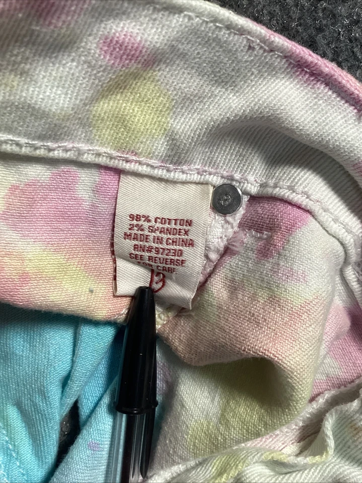 Pantalones Cortos Para Mujer Almost Famous Tie Dye Rosa Azul Amarillo Blanco Bolsillos Elásticos Foto 4 de 4