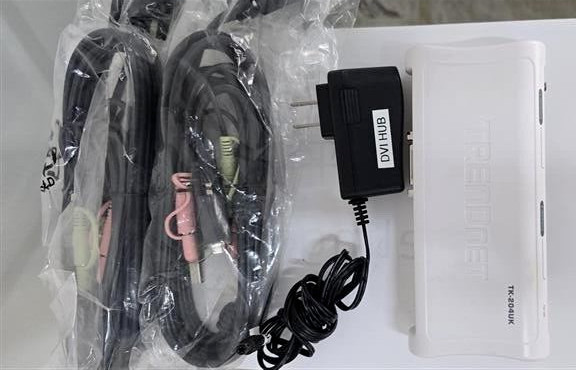 IOGEAR TK-204UK  2-Port DVI KVMP Switch with Cables