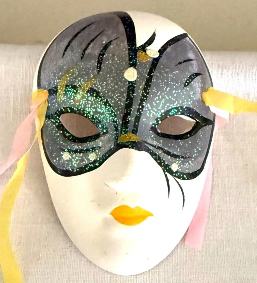 Máscara decorativa estilo veneciano decoración de pared detalles brillantes máscara de Mardi Gras Foto 2 de 4