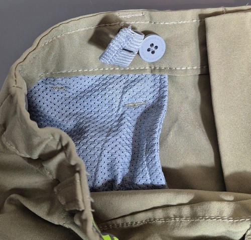 Under Armour Golf Boys Adjustable Waist Chino Shorts Youth Medium Khaki Beige - Picture 5 of 7