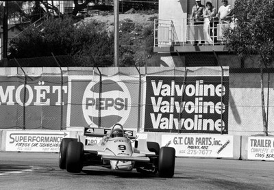 Jan Lammers NED ATS D4 crashed out of the race on lap 42 1981 F1 Old Photo 1