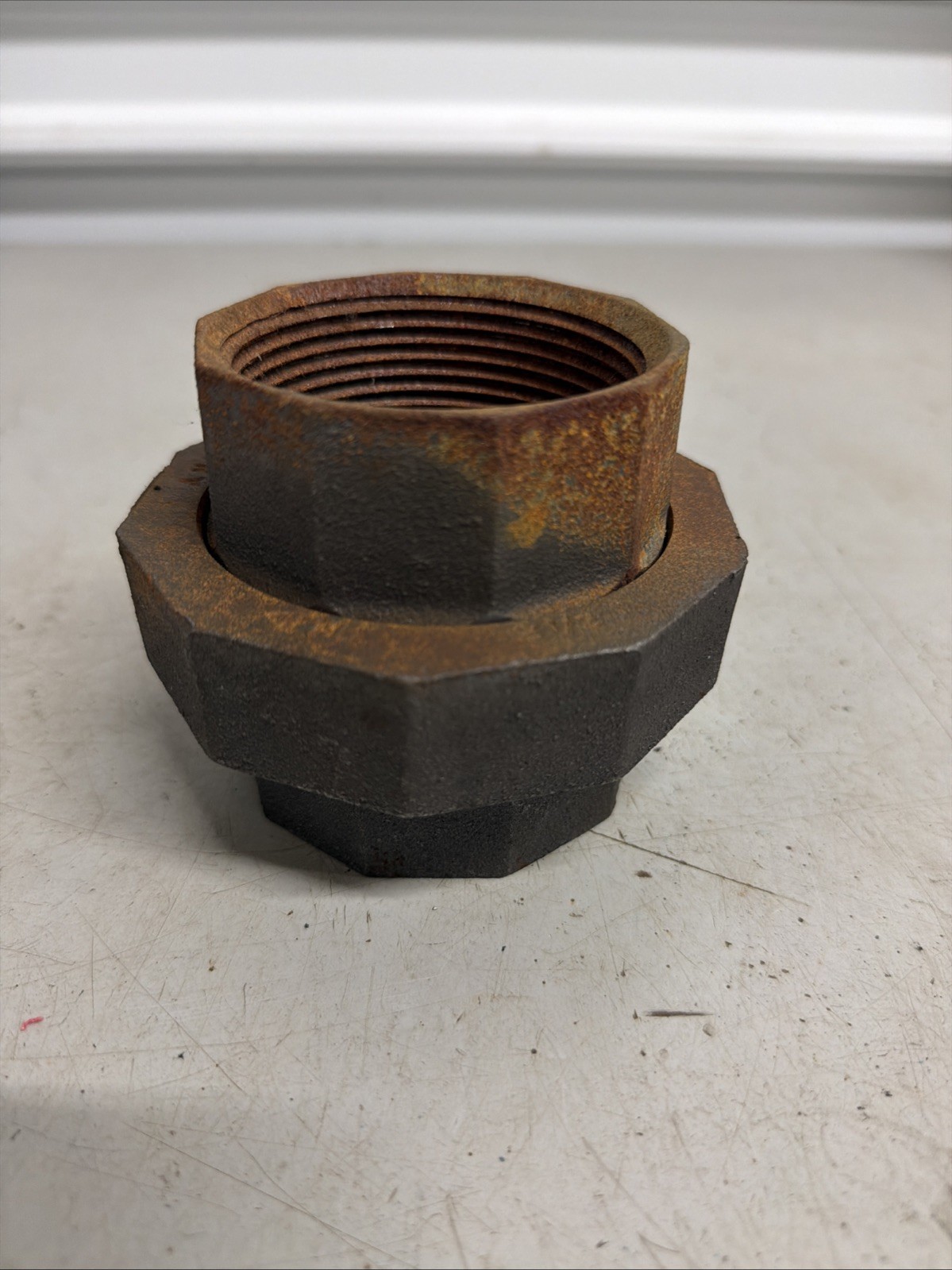 Anvil 2-1/2" Black Malleable Iron Pipe Union Fitting Class 150 FNPT (RUSTY)