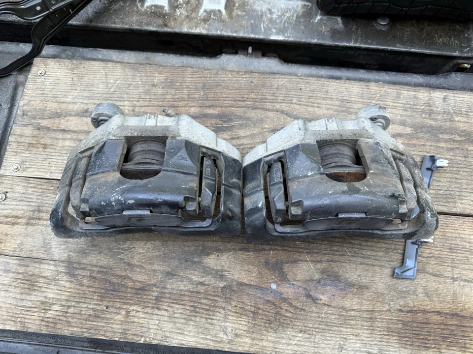 12-13 VW GOLF R MK6 SET OF 2 FRONT LEFT & RIGHT BRAKE CALIPER OEM - Image 2 of 4