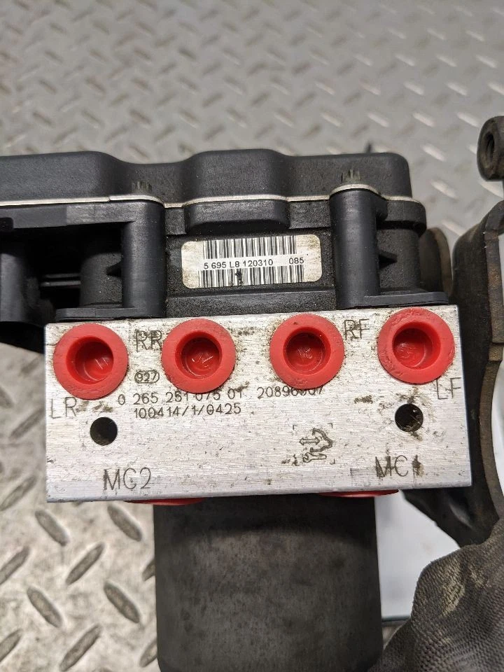 Anti-Lock Brake Part Assembly Fits 09-14 ESCALADE 1141962 - Image 3 of 4