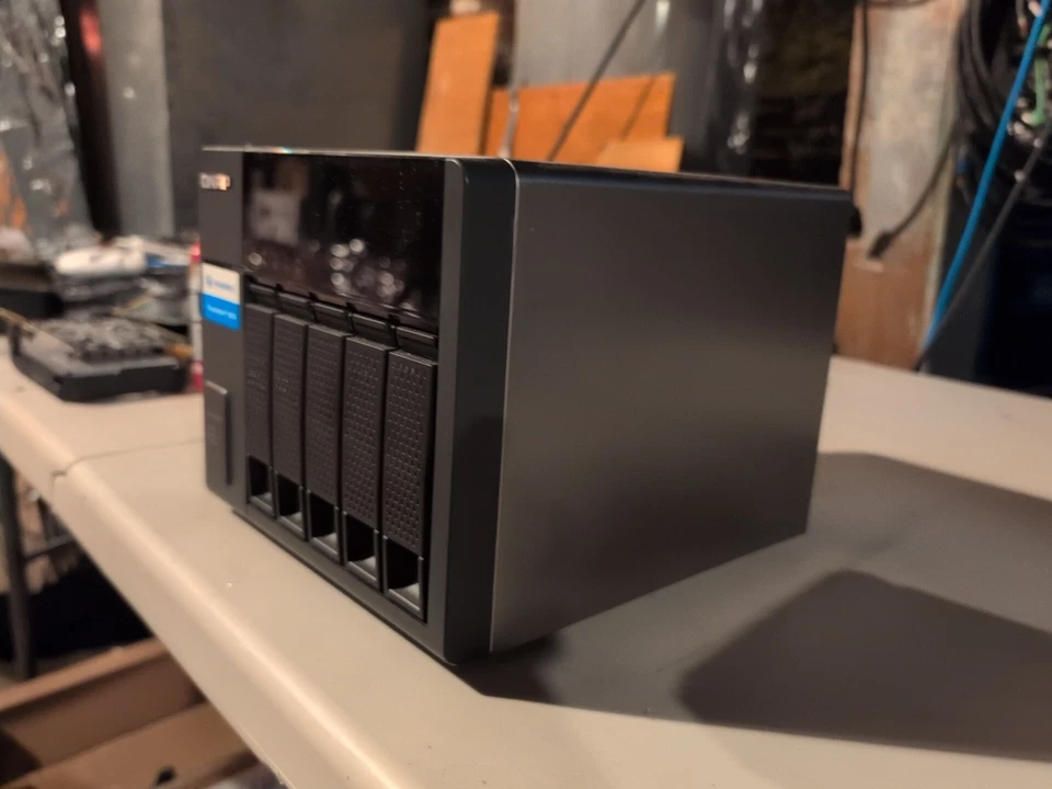 QNAP TX-500p W/ 4x 3TB Seagate Barracuda - Image 4 of 4