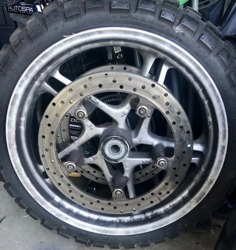 Llantas y neumáticos delanteros BMW R1150 RT Foto 2 de 2