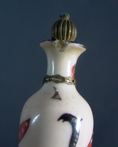 alte Parfümflasche / Miniatur Flakon Milchglas / Beinglas bemalt - sehr schön - Picture 7 of 7