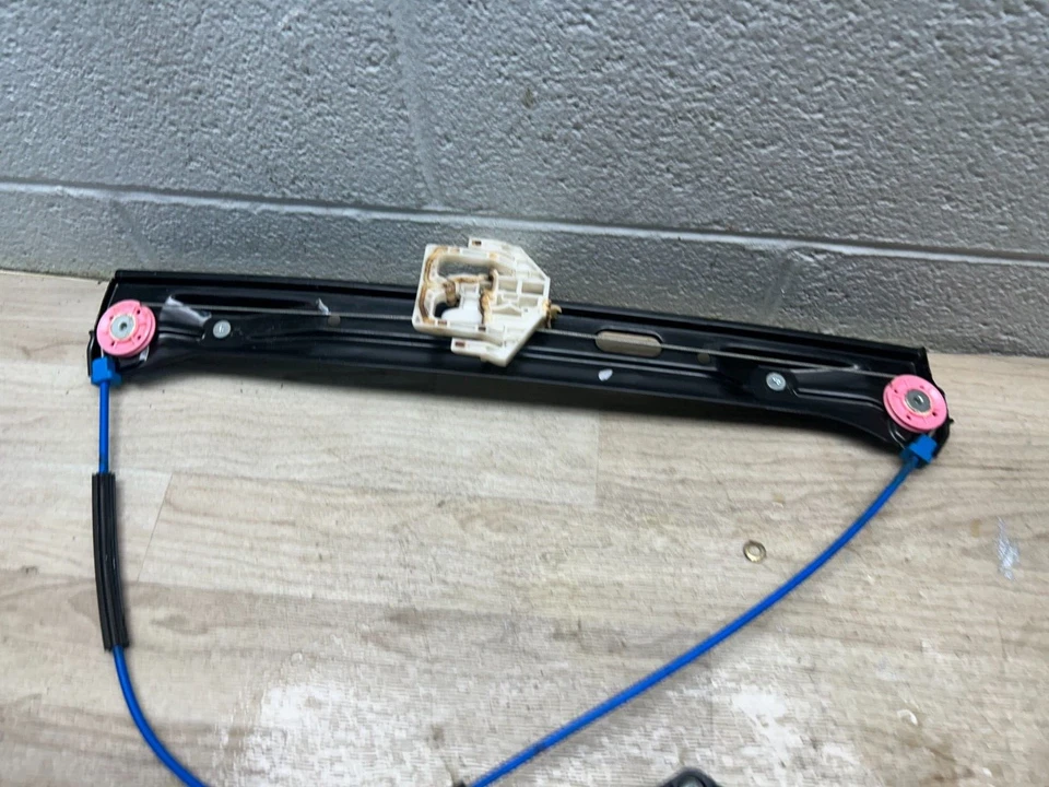 BMW 328I 335I F30 OEM FRONT LEFT DRIVER SIDE WINDOW REGULATOR MOTOR - Image 3 of 4