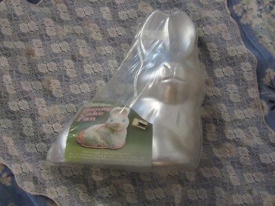 MIP Vintage 1981 Wilton 3D Stand Up Easter Bunny Cake Pan, Rabbit